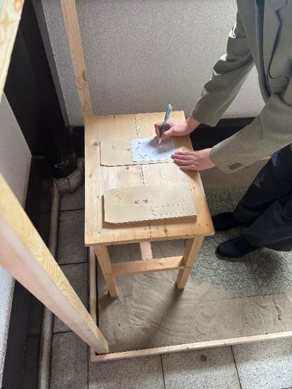人形にお名前を記入します