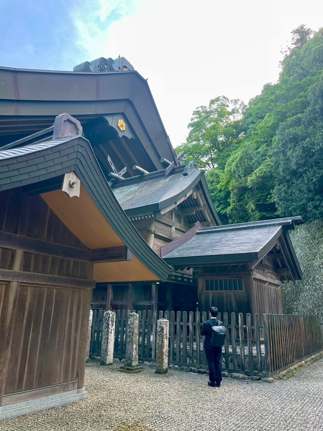 神語奉書奉納殿（写真右）