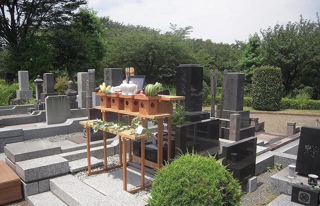 御墓所で営まれる墓前祭の祭壇イメージ